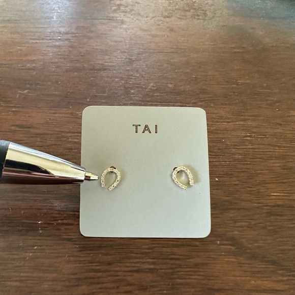 ♾️TAI horseshoe earrings. - Picture 6 of 6